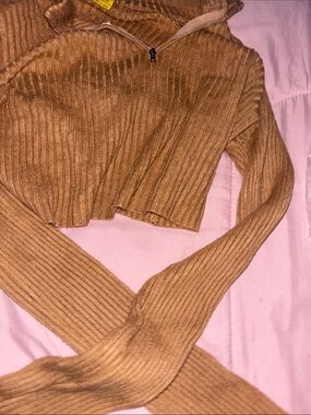 Daisy Ribbed Cropped Half-Zip Top in Camel Brown